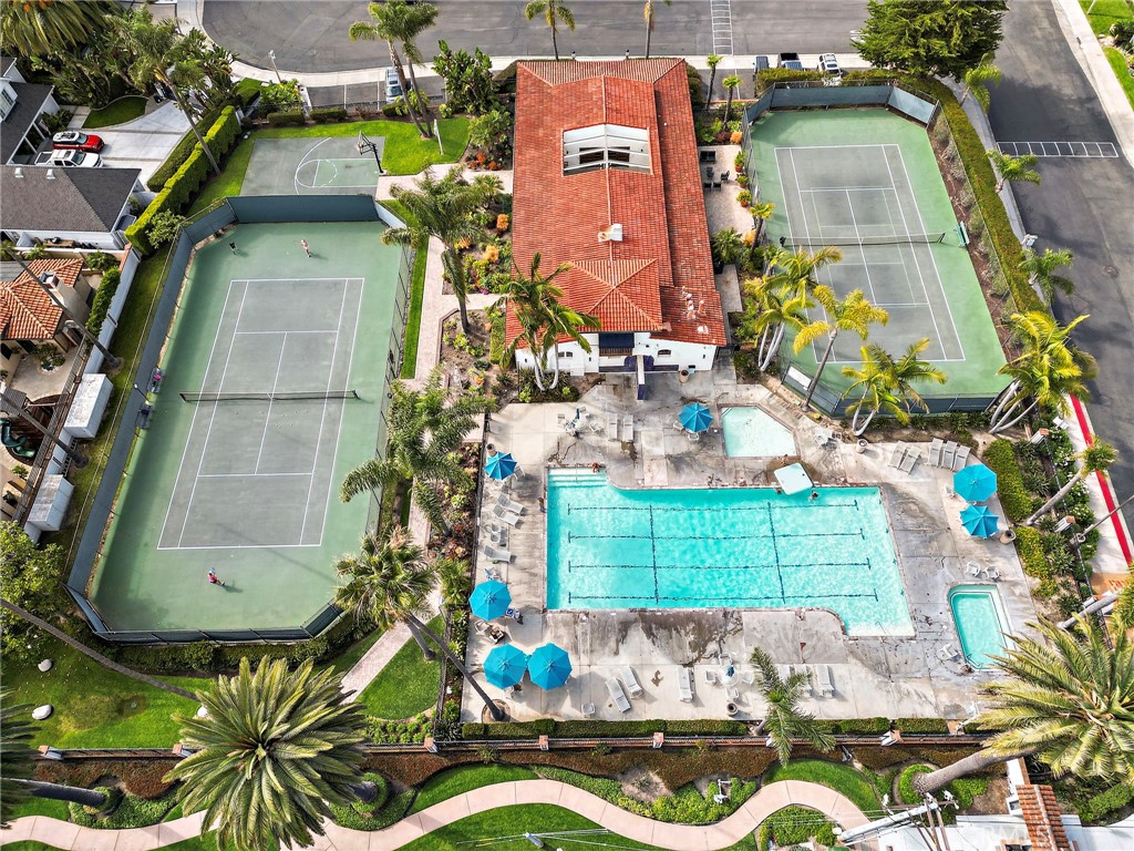 https://media.crmls.org/medias/0d009d51-8f0e-47c8-839c-7238f41593a1.jpg?preset=X-Large
