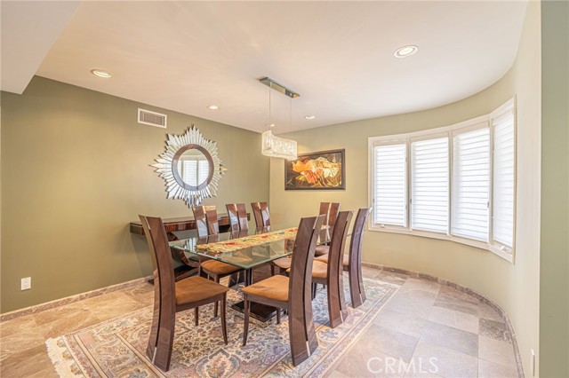 Detail Gallery Image 13 of 62 For 18621 Paseo Nuevo Dr, Tarzana,  CA 91356 - 4 Beds | 3/1 Baths