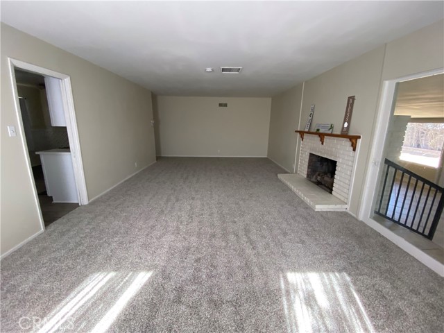 Detail Gallery Image 2 of 14 For 44446 Loneoak Ave, Lancaster,  CA 93534 - 3 Beds | 2 Baths