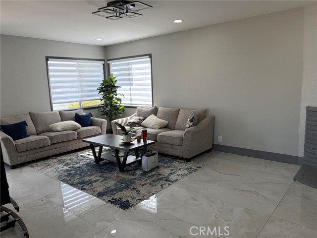 Detail Gallery Image 4 of 8 For 16561 Monroe Ln, Huntington Beach,  CA 92647 - 3 Beds | 2 Baths
