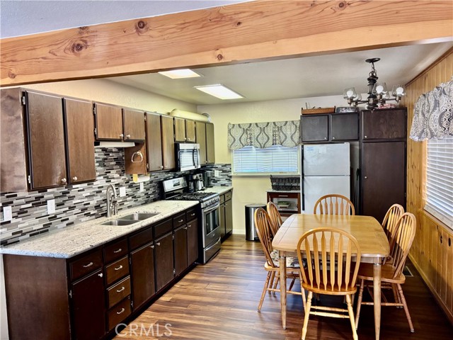 Detail Gallery Image 5 of 14 For 627 Chipmunk, Big Bear Lake,  CA 92315 - 3 Beds | 1/1 Baths