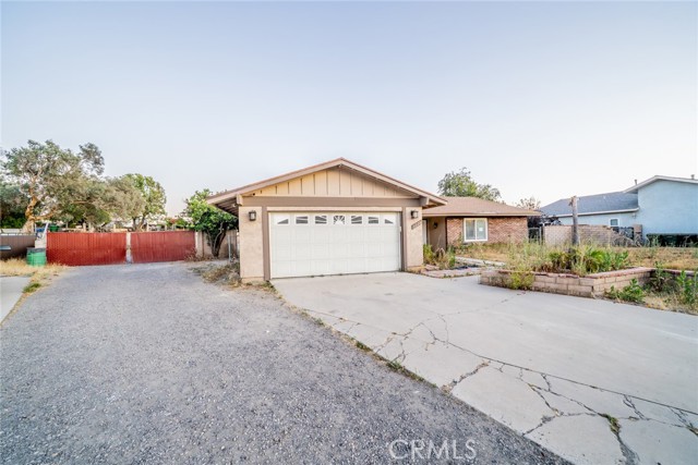 Detail Gallery Image 3 of 28 For 11220 Puente Way, Jurupa Valley,  CA 91752 - 4 Beds | 3 Baths