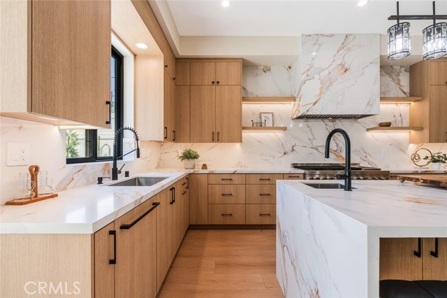 521 N Sparks Street, Burbank CA: https://media.crmls.org/medias/0d02cd58-aa32-4ded-a4b9-43e6c3f6d098.jpg