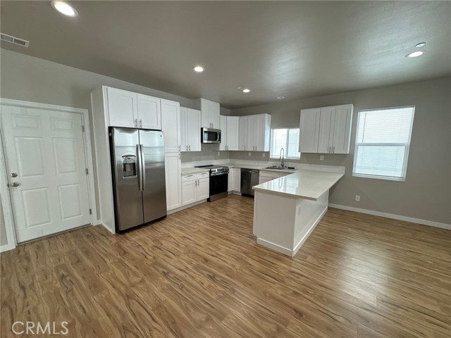 Detail Gallery Image 3 of 26 For 29180 Vacation Dr, Canyon Lake,  CA 92587 - 4 Beds | 3 Baths