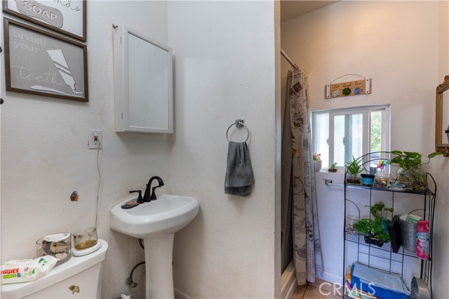 Detail Gallery Image 7 of 26 For 113 E White St, Barstow,  CA 92311 - – Beds | – Baths
