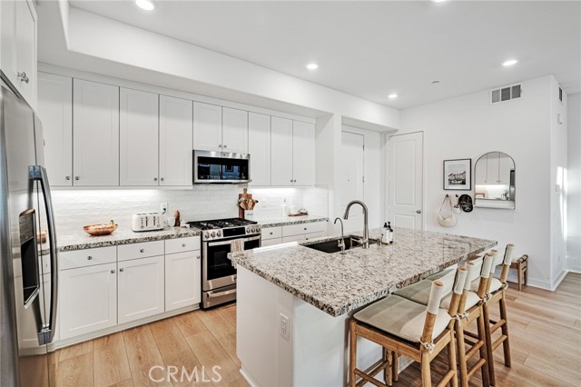 Detail Gallery Image 3 of 34 For 26958 Sandbar Willow Pl #205,  Valencia,  CA 91355 - 3 Beds | 2 Baths