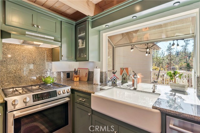 Detail Gallery Image 18 of 68 For 27685 High Knoll Rd., Lake Arrowhead,  CA 92352 - 4 Beds | 4 Baths