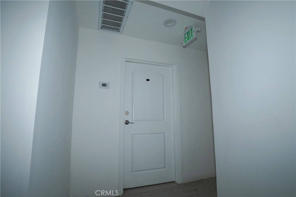 https://media.crmls.org/medias/0d053b18-4b00-43c0-a989-c610246a7bd8.jpg?preset=X-Large