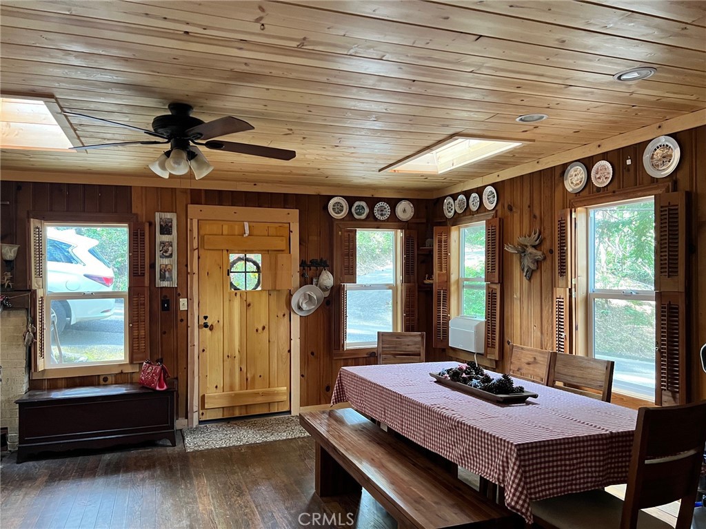 https://media.crmls.org/medias/0d054fdd-42e2-45ba-83a7-f97fd9991892.jpg?preset=X-Large