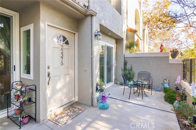 Detail Gallery Image 3 of 26 For 22375 Mission Cir, Chatsworth,  CA 91311 - 2 Beds | 2/1 Baths