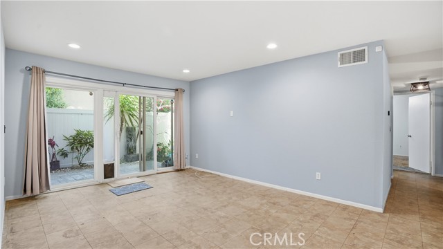 Detail Gallery Image 4 of 25 For 1101 W Macarthur, Santa Ana,  CA 92707 - 2 Beds | 2 Baths