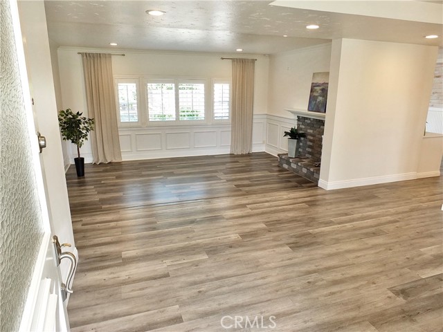 729 East Emerson Ave, Orange CA: https://media.crmls.org/medias/0d0911d2-54b6-4315-9ce0-ca5a3f2eed1a.jpg