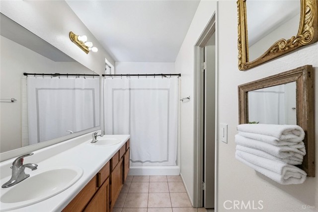 Main bedroom bathroom