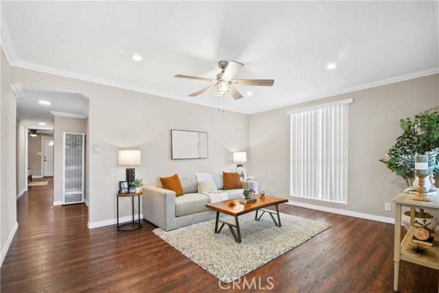 Detail Gallery Image 5 of 20 For 13439 Roselle Ave, Hawthorne,  CA 90250 - 3 Beds | 2 Baths