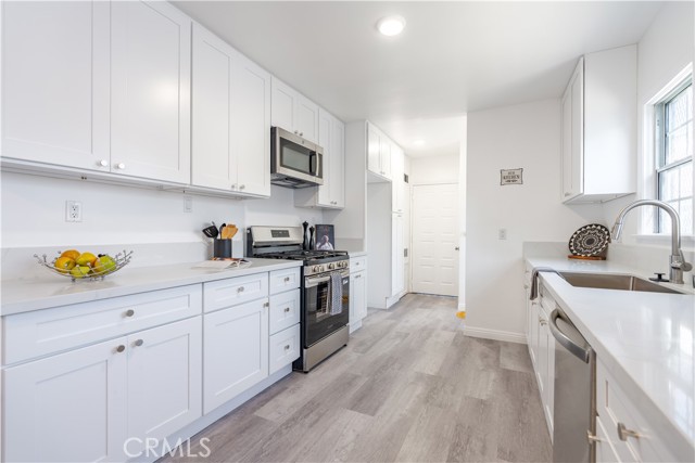 Detail Gallery Image 13 of 41 For 3155 Lynwood Rd, Lynwood,  CA 90262 - 3 Beds | 1 Baths