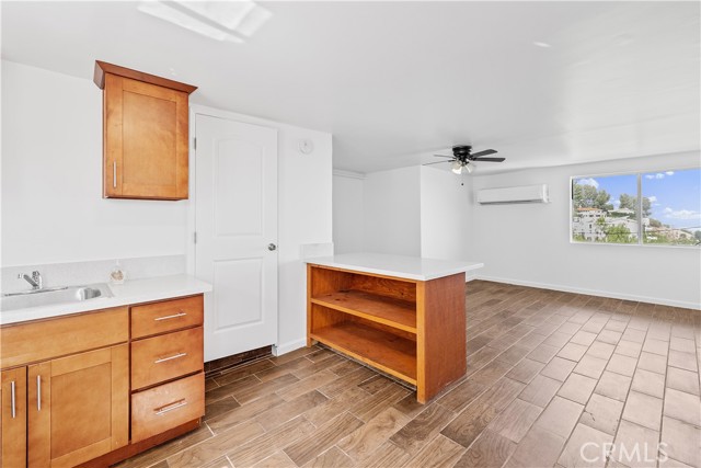 Detail Gallery Image 31 of 36 For 5160 Medina Rd, Woodland Hills,  CA 91364 - 3 Beds | 3 Baths