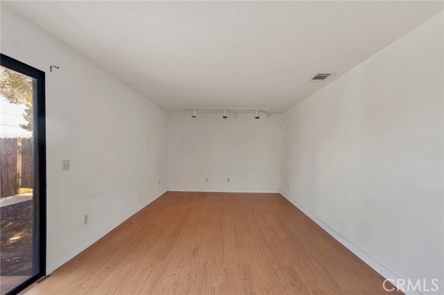 15457 Washoan, Apple Valley CA: https://media.crmls.org/medias/0d09d420-53fd-48b0-be4d-21ea54b1b7aa.jpg