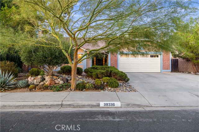 Detail Gallery Image 2 of 27 For 39330 Gainsborough Dr, Palmdale,  CA 93551 - 3 Beds | 2 Baths