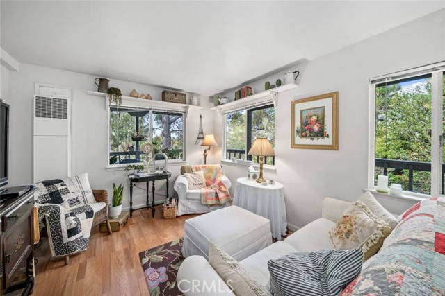 936 Northampton Street, Cambria CA: https://media.crmls.org/medias/0d0a4e04-3467-43b4-aa8a-1a8152850aef.jpg