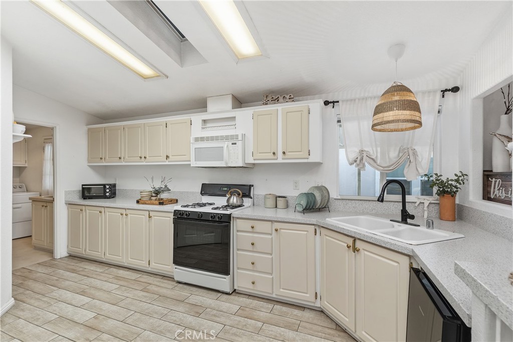 MLS #OC25215640 image #15