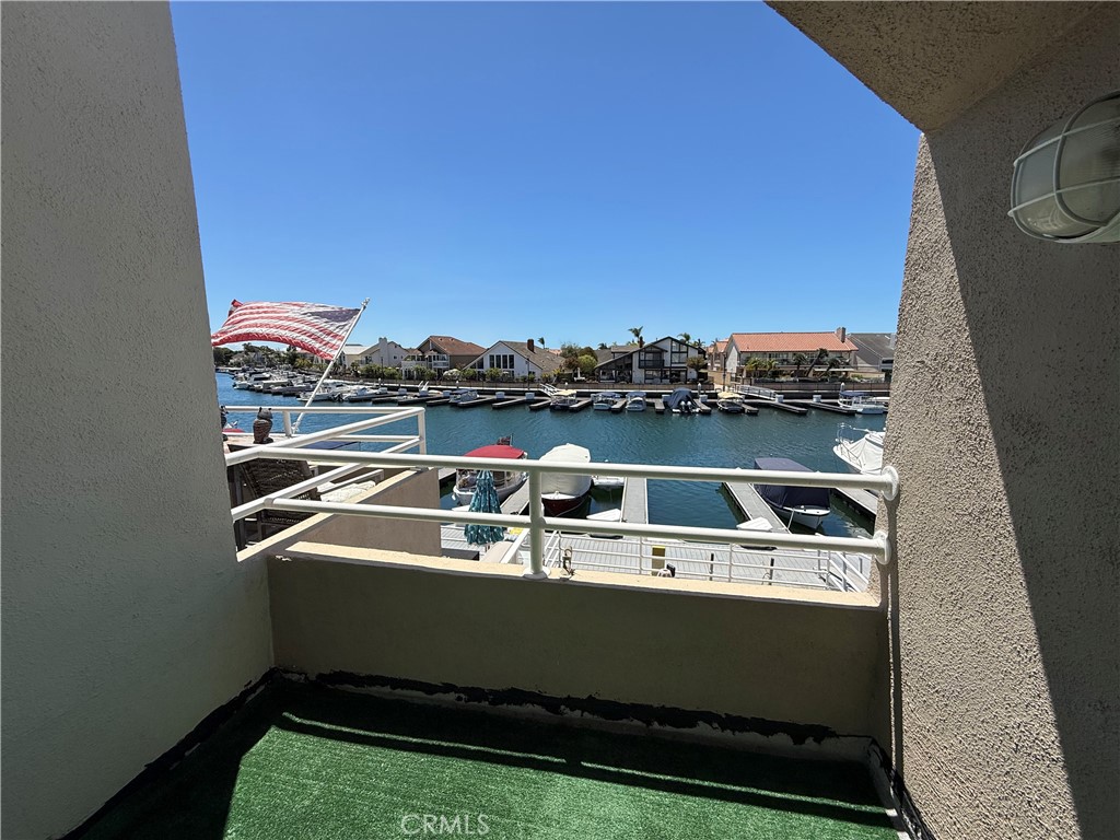 https://media.crmls.org/medias/0d0b48f0-cee4-4010-bfdb-af076361009d.jpg?preset=X-Large