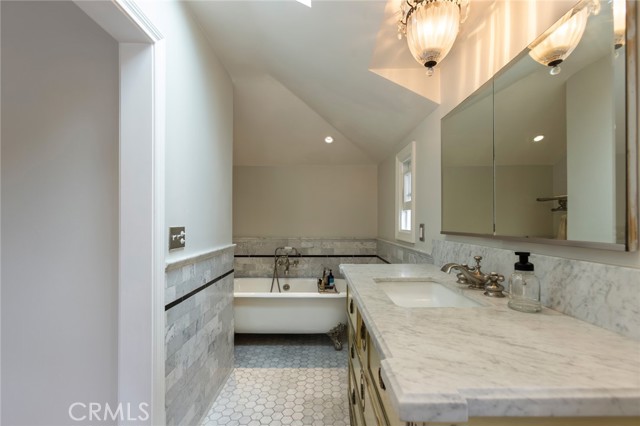 Detail Gallery Image 57 of 70 For 4225 Myrtle Ave, Long Beach,  CA 90807 - 5 Beds | 3/1 Baths
