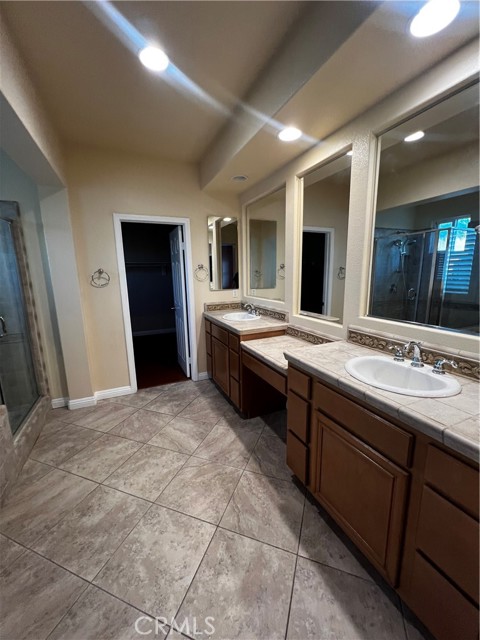 7090 Cottage Grove Drive, Eastvale CA: https://media.crmls.org/medias/0d0ddf2c-8fb8-4d9a-9aac-c4a97c1ccc55.jpg
