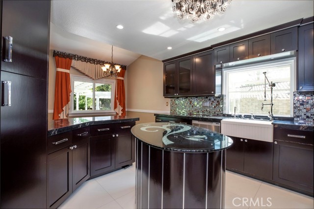 Detail Gallery Image 14 of 51 For 10928 Meseta Ave, Shadow Hills,  CA 91040 - 4 Beds | 3 Baths