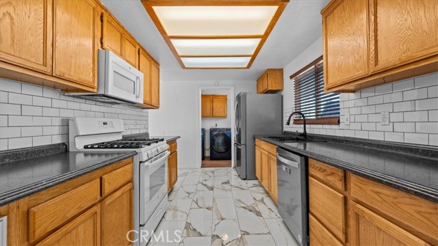 Detail Gallery Image 9 of 21 For 11545 Kiowa, Apple Valley,  CA 92308 - 3 Beds | 2 Baths