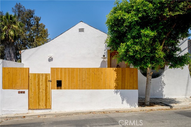 811 Maltman Avenue, Los Angeles CA: https://media.crmls.org/medias/0d100f81-e768-4a8d-9beb-c9c90692180c.jpg