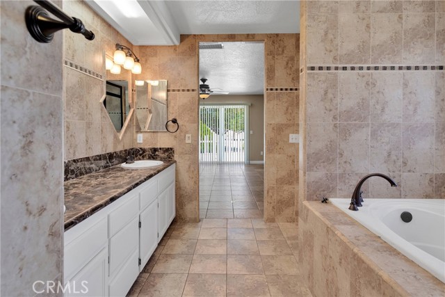 14572 Sultana Street, Hesperia CA: https://media.crmls.org/medias/0d101986-9429-49c2-9e34-d65089b358a1.jpg