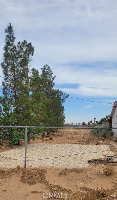 10733 Chamberlaine Way, Adelanto CA: https://media.crmls.org/medias/0d118a97-f058-4c38-ba2f-d3e07d8d6c90.jpg