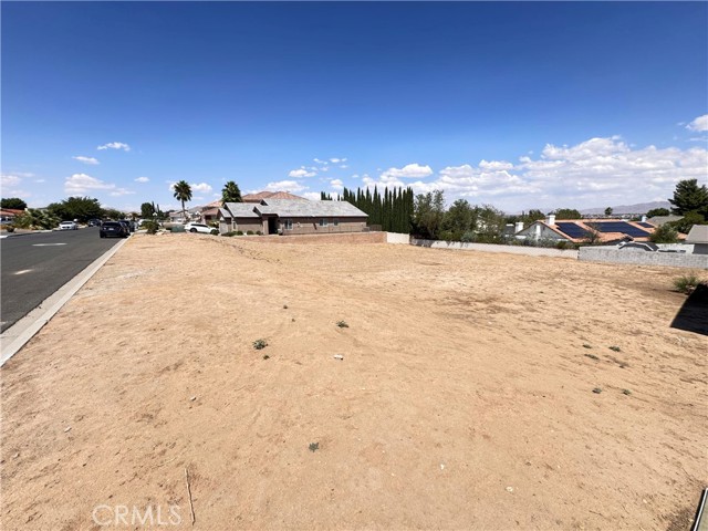 13145 Autumn Leaves Avenue, Victorville CA: https://media.crmls.org/medias/0d11bda5-e31f-49e7-87c3-59aeceb7ff47.jpg