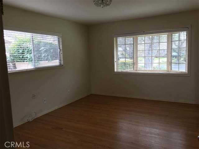 23439 Clarendon Street, Woodland Hills CA: https://media.crmls.org/medias/0d138618-a198-4889-9f42-7c41e1440088.jpg