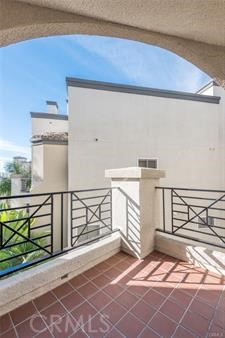 https://media.crmls.org/medias/0d1502d5-7aef-4f0f-89fe-3bec518218d2.jpg?preset=X-Large