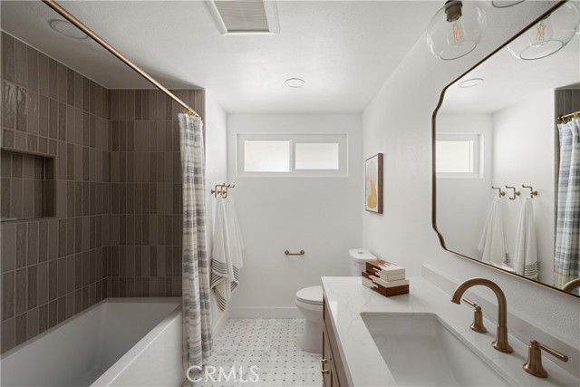 3 Bed Home for Sale in Hawthorne, California