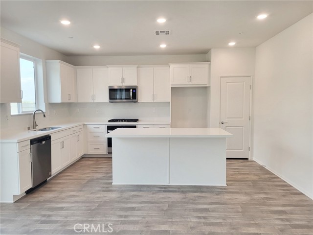 Detail Gallery Image 3 of 5 For 26257 Moorpark Ct, Corona,  CA 92883 - 4 Beds | 3 Baths