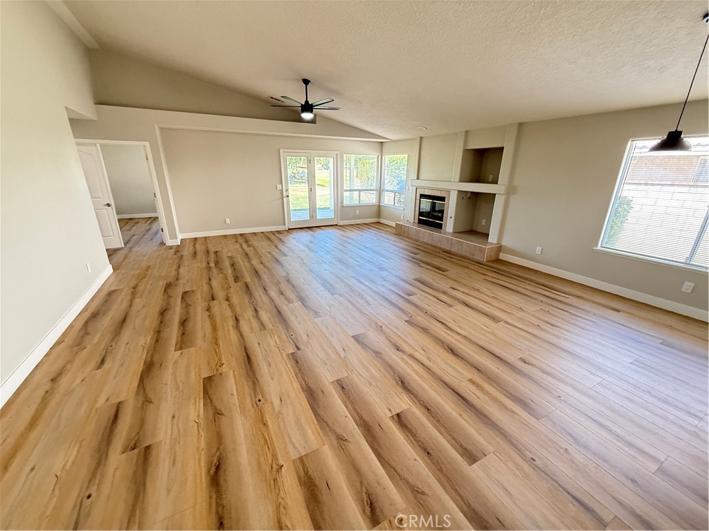 https://media.crmls.org/medias/0d15b550-18d7-4e72-9e43-1f7de065f1b4.jpg?preset=X-Large