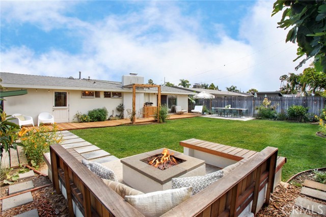 305 Bowling Green Drive, Costa Mesa CA: https://media.crmls.org/medias/0d163f8d-93d5-4af6-bf71-ca6d15f0b930.jpg