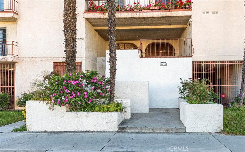 7625 Reseda Boulevard #101