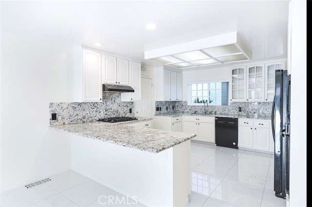 Detail Gallery Image 22 of 49 For 2255 E Chevy Chase Dr, Glendale,  CA 91206 - 4 Beds | 3 Baths