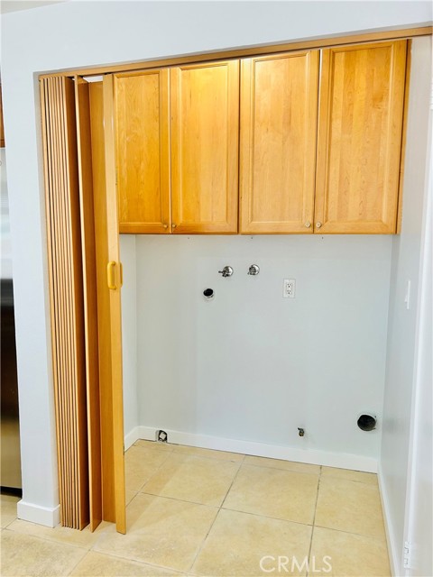 Detail Gallery Image 3 of 5 For 9800 Vesper Ave #140,  Panorama City,  CA 91402 - 3 Beds | 1/1 Baths