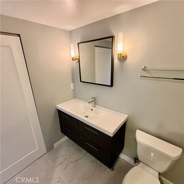 Front Image Thumbnail for CROC26070285