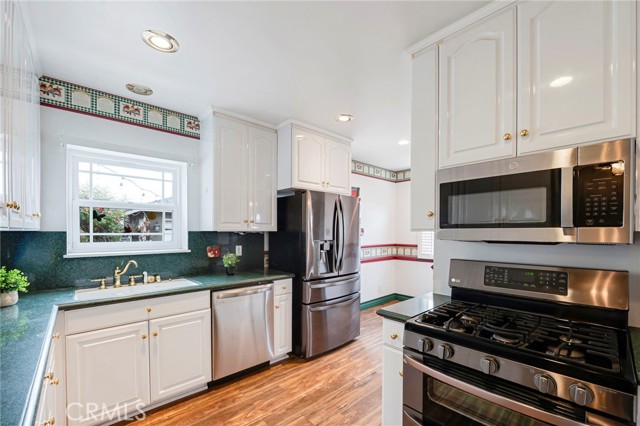 Detail Gallery Image 13 of 44 For 6034 Pepperwood, Lakewood,  CA 90712 - 3 Beds | 2 Baths