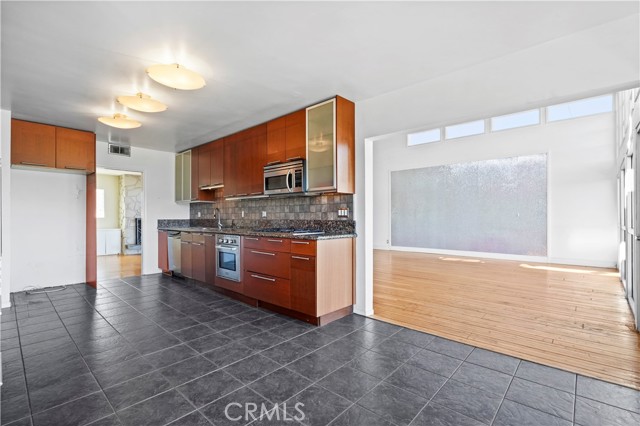 Detail Gallery Image 12 of 53 For 7027 Macapa, –,  CA 90068 - 2 Beds | 3 Baths