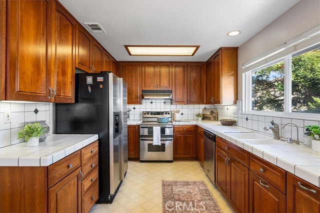 Detail Gallery Image 17 of 60 For 590 Downing Street, Morro Bay,  CA 93442 - 3 Beds | 2/1 Baths