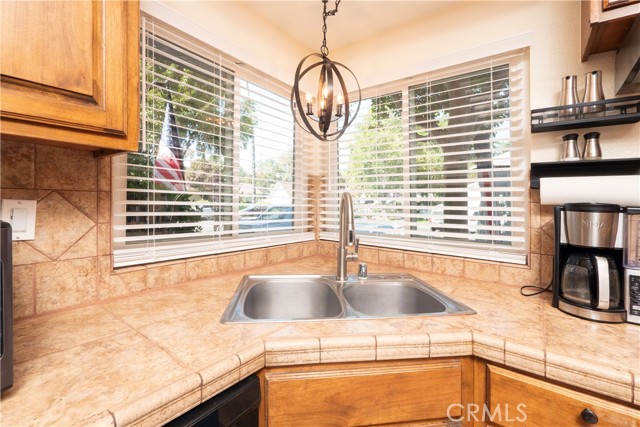 Detail Gallery Image 13 of 39 For 1931 E Yale St, Ontario,  CA 91764 - 3 Beds | 2/1 Baths
