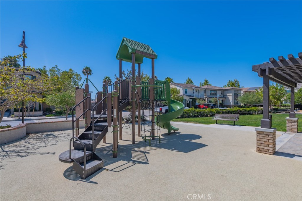 https://media.crmls.org/medias/0d18030d-c82f-476b-96f7-374a208933e9.jpg?preset=X-Large