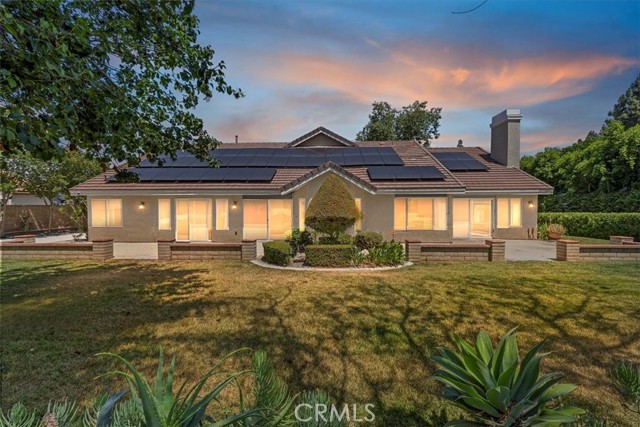 10854 Beltramo Circle, Riverside CA: https://media.crmls.org/medias/0d18dbb6-3247-4cd9-b3cc-f745f820f8ab.jpg