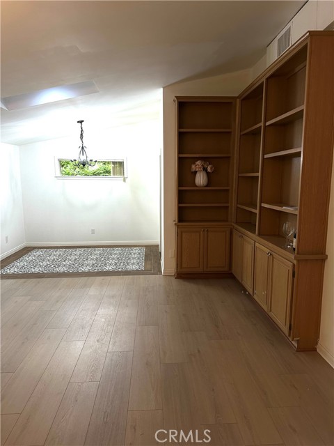 Detail Gallery Image 3 of 18 For 20808 Martha St, Woodland Hills,  CA 91367 - 3 Beds | 2 Baths